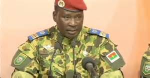 Army backs Isaac Zida as new Burkina Faso leader