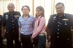Sabah CID chief SAC Salehudin Abdul Rahman (left) with Chan and his wife Chin. With them is Sandakan police chief ACP Zabidi Zain (right). (inset) Chan before his abduction.
