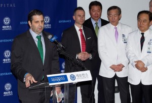  U.S. Ambassador to South Korea Mark Lippert speaks during a press conference before being discharged from Severance Hospital on March 10, 2015 in Seoul, South Korea. 