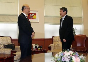 South Korean Vice Foreign Minister Cho Tae-yong (R) summons Japanese Ambassador to South Korea Koro Bessho to lodge a strong complaint over Japan's territorial claim to Dokdo islets in new school textbooks