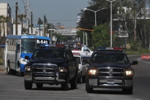 Federal policemen secure the highway between Guadalajara in Jalisco state and Leon city, in Guanajuato State, Mexico, on May 01, 2015. Several vehicles were torched in different parts of the city of Guadalajara by suspected drug traffickers after a police operation in the state of Jalisco. At least three soldiers and one police officer were killed Friday in the state of Jalisco during clashes between a gang, police and the army, according to authorities.