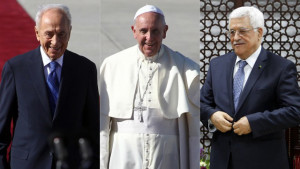 Francis made the offer to Palestinian leader Mahmud Abbas and Israeli Prime Minister Shimon Peres on his first visit to the Middle East 