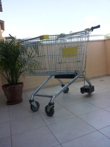 The first prototype of Hagay's electrical trolley modified a standard shopping cart