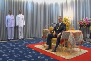 Thai king Bhumibol Adulyadej recovering from infection, swollen lung,