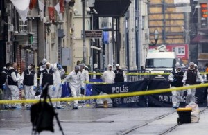 Police forensic experts inspect the area after a suicide bombing in a major shopping and tourist district in central Istanbul, Turkey March 19, 2016. 
