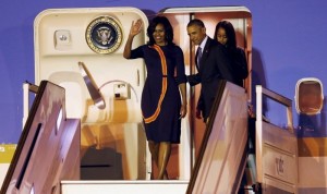 U.S. President Barack Obama and First Lady Michelle Obama arrive for their visit to Argentina at Buenos Aires' international airport, early March 23, 2016. 