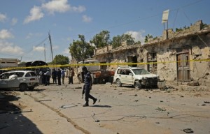 Somali soldiers patrol near the scene of explosion outside a restaurant in Mogadishu on April 9, 2016.