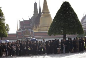 Thais line up to offer condolences for Thailand's King Bhumibol Adulyadej at Grand Palace in Bangkok, Thailand, Friday, Oct. 14, 2016. Grieving Thais went to work dressed mostly in black Friday morning, just hours after the palace announced the death of their beloved King Bhumibol, the politically fractious country's unifying figure and the world's longest-reigning monarch. He was 88. 