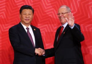 China's President Xi Jinping (L) and Peru's President Pedro Pablo Kuczynski pose for photographers during the APEC (Asia-Pacific Economic Cooperation) Summit in Lima, Peru, November 20, 2016. 