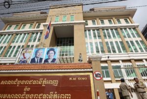 Police court officials stand in front of the Municipal Court of Phnom Penh during a questioning attended by staff of Tammy Davis-Charles of Australia, in Phnom Penh, Cambodia, November 21, 2016.