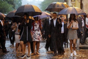U.S. President Barack Obama tours Old Havana with his family at the start of a three-day visit to Cuba, in Havana March 20, 2016.