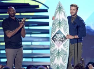 Justin Timberlake accepts the decade award at the Teen Choice Awards at the Forum on Sunday, July 31, 2016, in Inglewood, Calif. Looking on at left is Kobe Bryant..