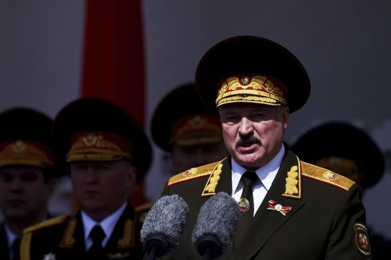 PHOTO-Belarus holds Victory Day parade, disregarding coronavirus