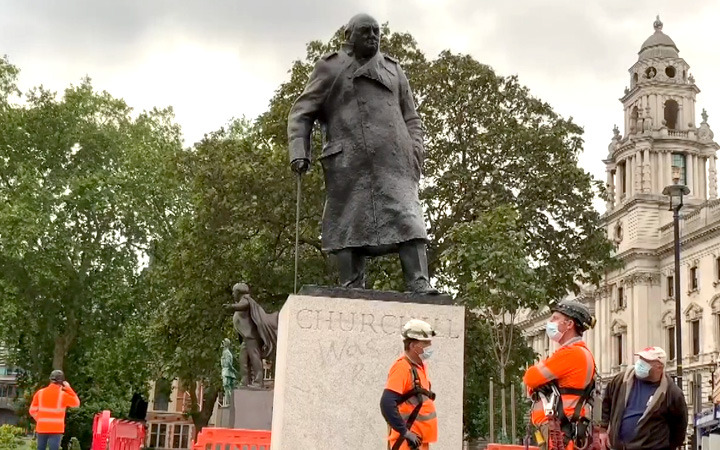 VIDEO:Churchill’s statue guarded before new anti-racist demonstrations