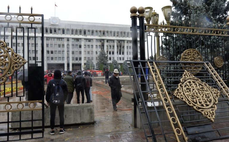 Unrest in Kyrgyzstan: govt buildings seized, ex-leader freed