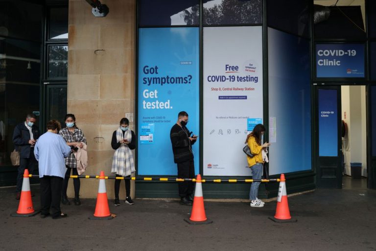 Sydney faces COVID-19 lockdown extension amid record 2021 cases