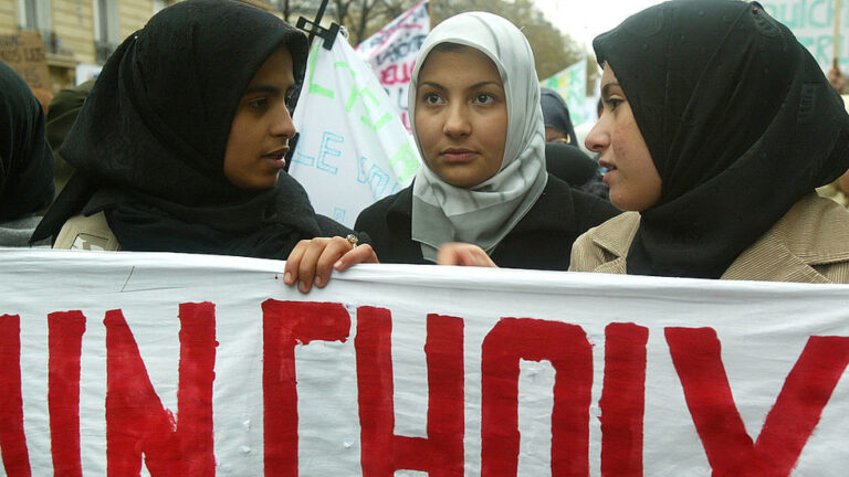 France bans Islamic dress in schools — RT World News