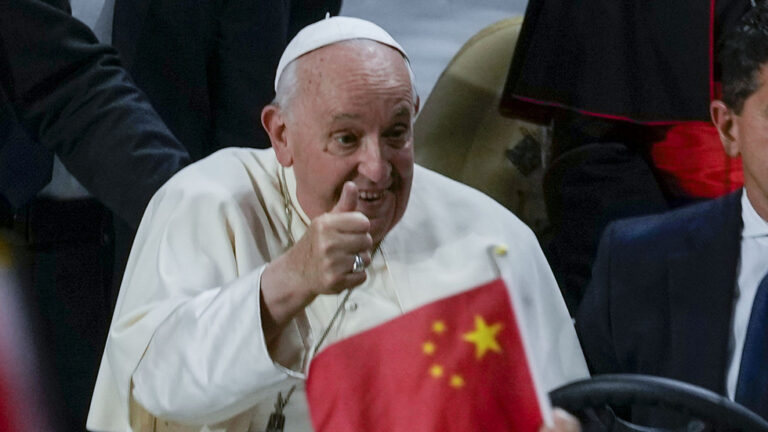 Pope issues message to China — RT World News