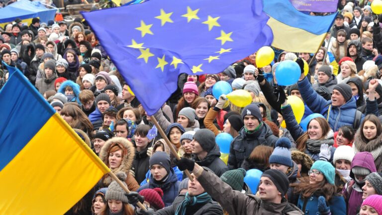 Europeans open to Ukraine joining EU ahead of major summit, ECFR