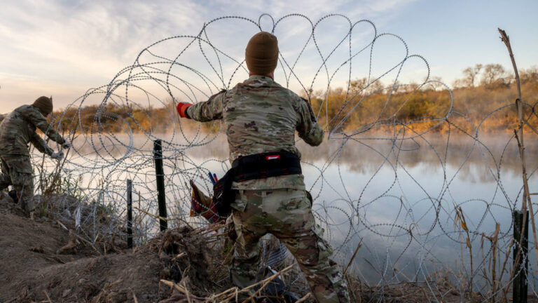 Washington clashes with Texas over US-Mexico border — RT World News