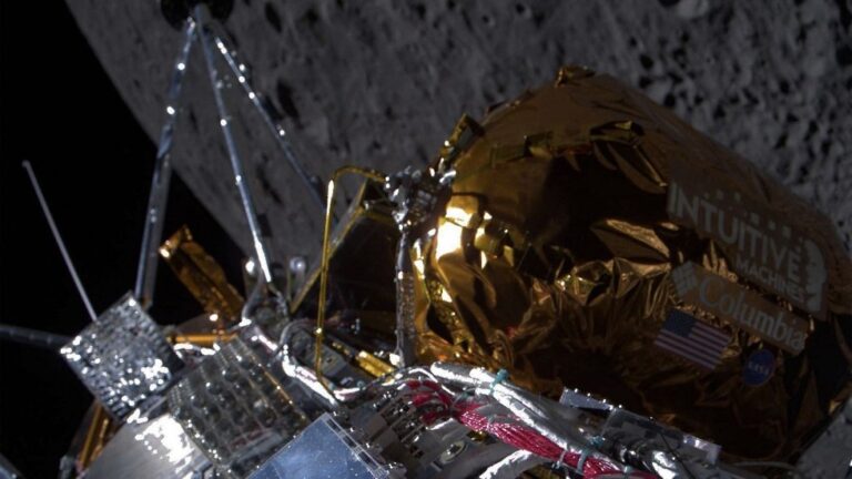 US performs first Moon landing since 1972 — RT World News