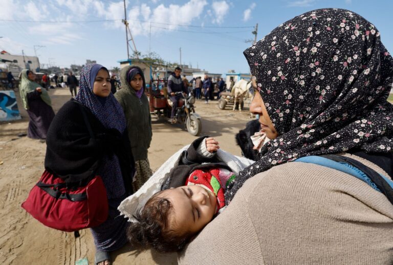 Israel, Egypt deny Gaza evacuation plan; U.N. wants access to hospital