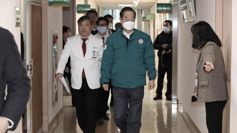 South Korea orders striking doctors to return to work