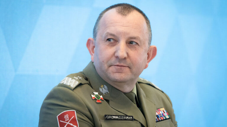 Poland probes general who trained Ukrainians — RT World News