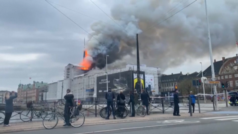 Denmark’s iconic stock exchange building on fire (VIDEO) — RT World News