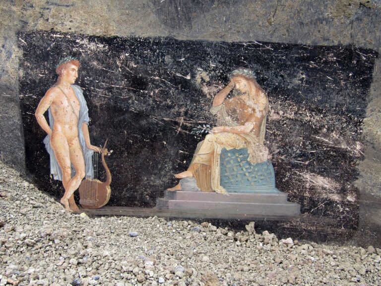 New frescoes discovered at Pompeii, buried by volcano